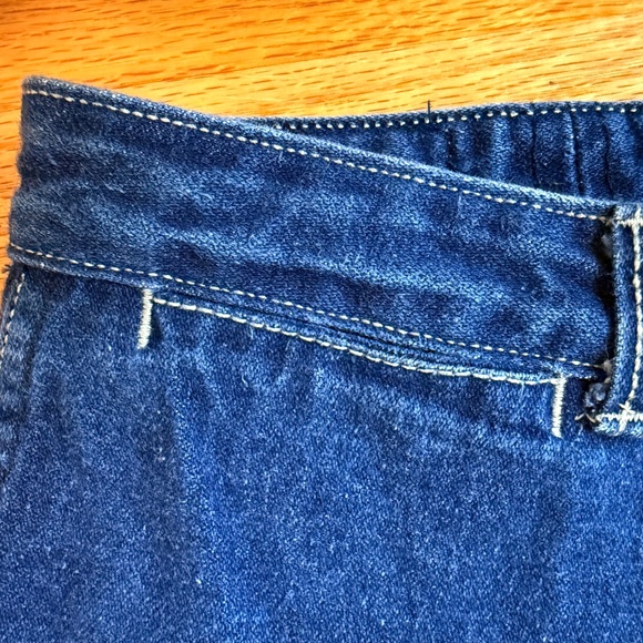 Vintage High-Waisted Dark Wash Jeans – Embroidered Back Pockets - Picture 4 of 7